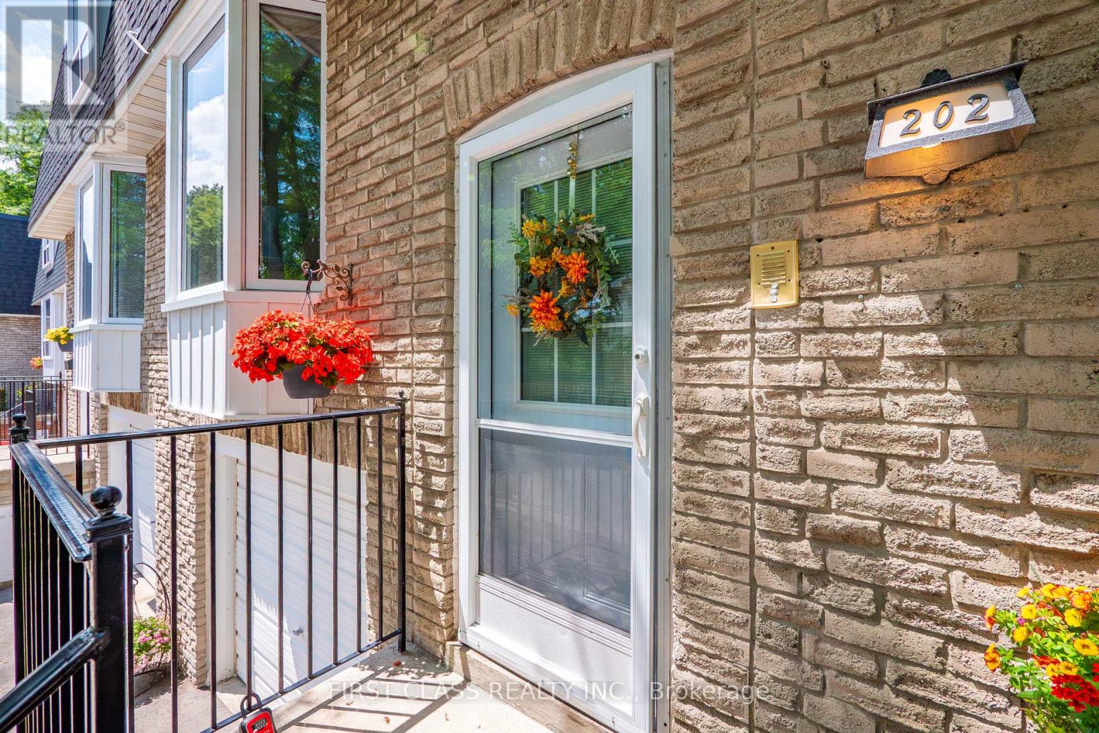 202 ROYAL ORCHARD BOULEVARD - Image 6