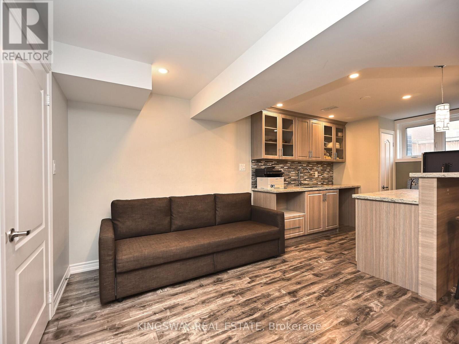 620 LANGHOLM STREET - 39
