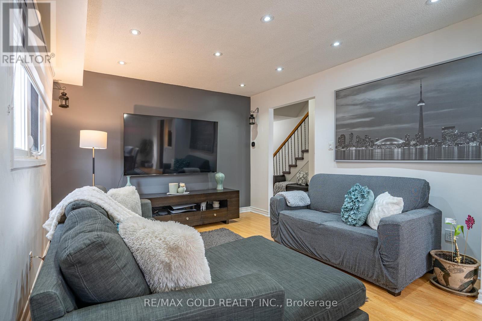 86 WHITEHAVEN DRIVE - 10