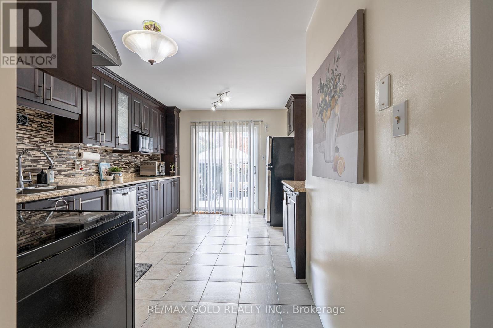 86 WHITEHAVEN DRIVE - 12