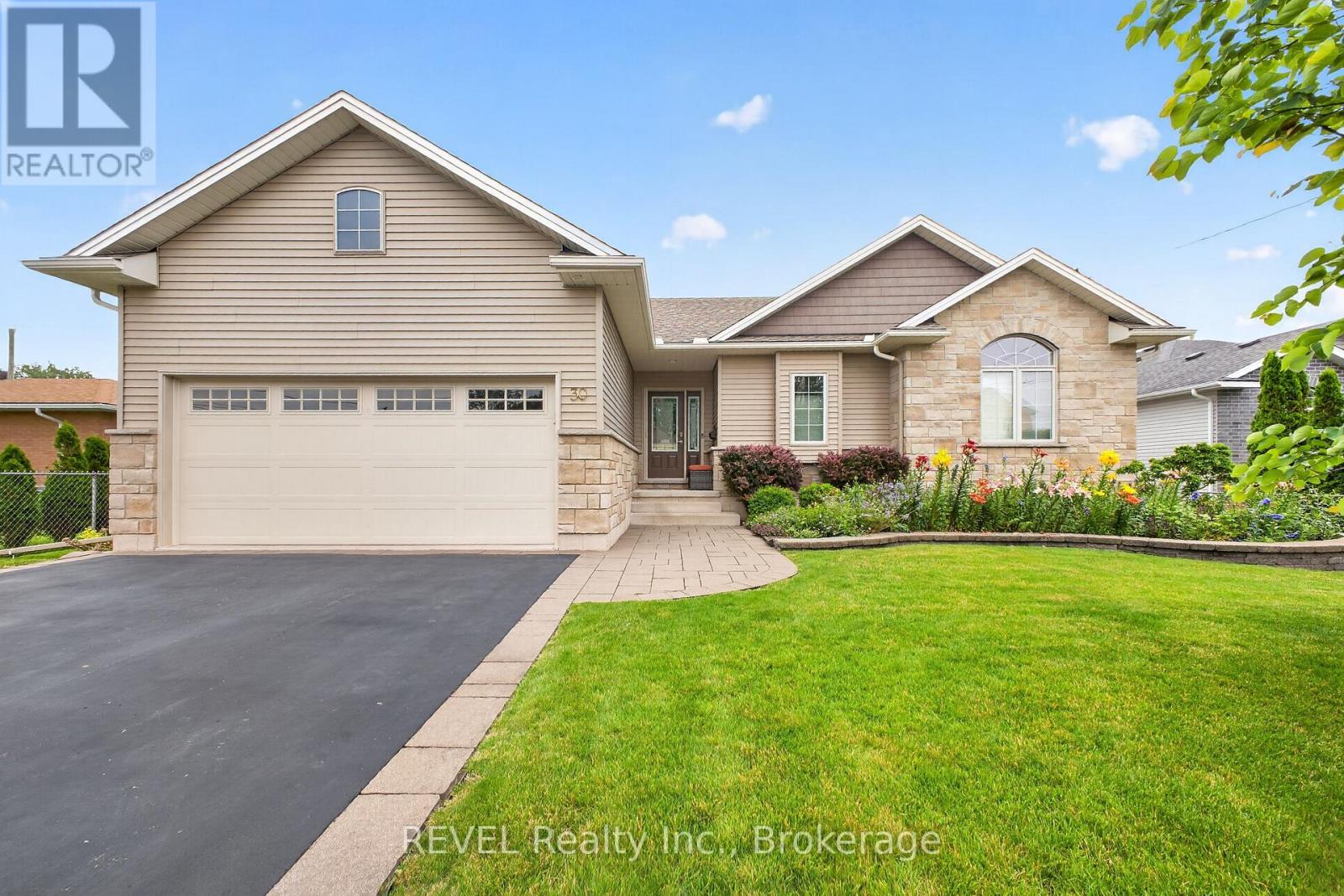 30 DRUMMOND CRESCENT - 1