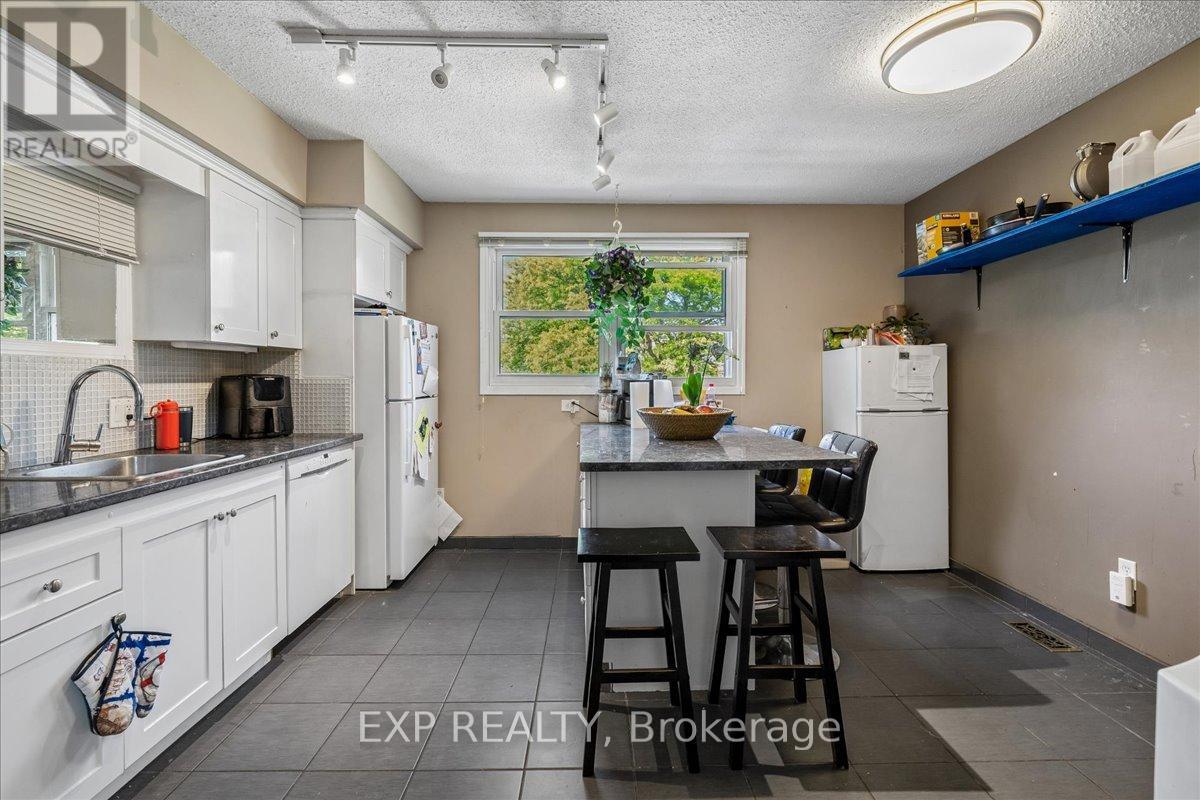 80 MACLENNAN AVENUE - 32