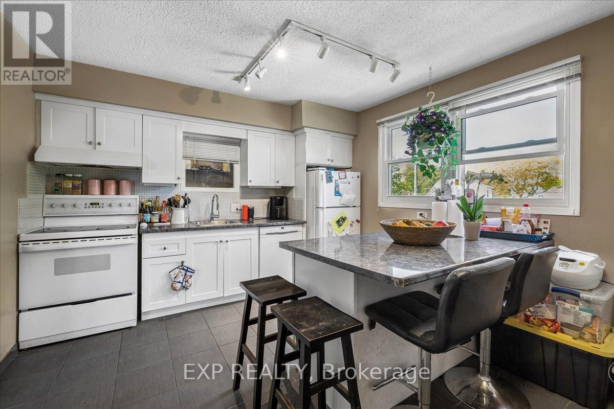 80 MACLENNAN AVENUE - 34