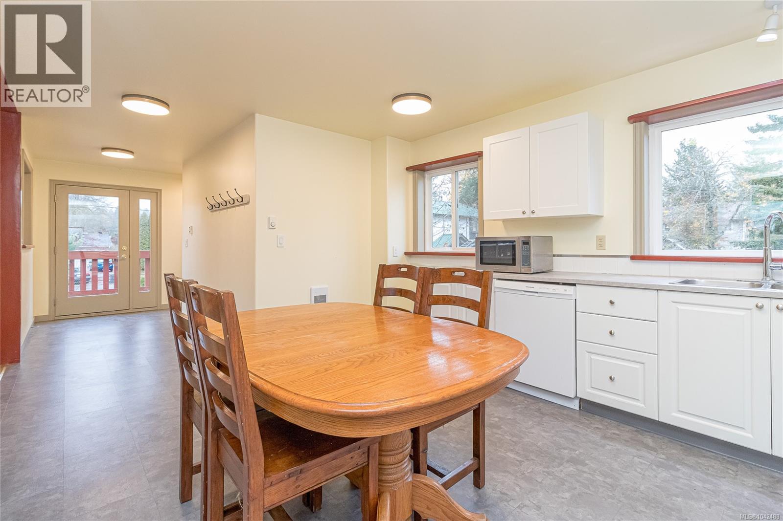 84 Lakeview Ave - 12