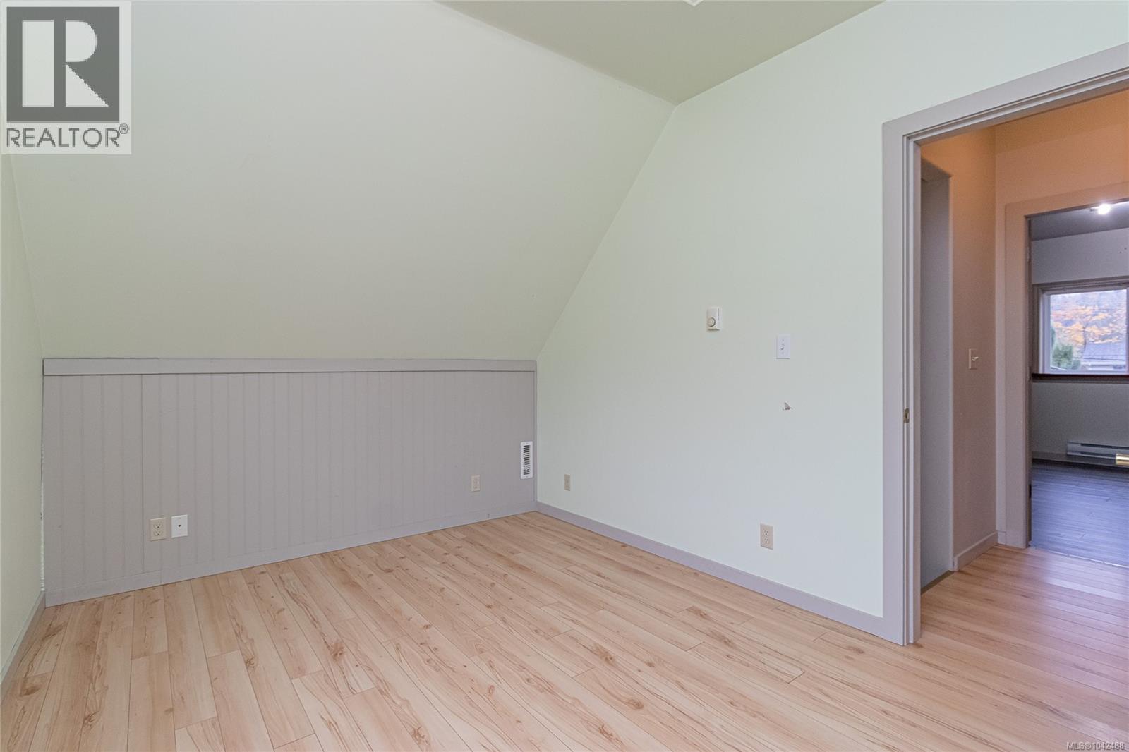 84 Lakeview Ave - 25