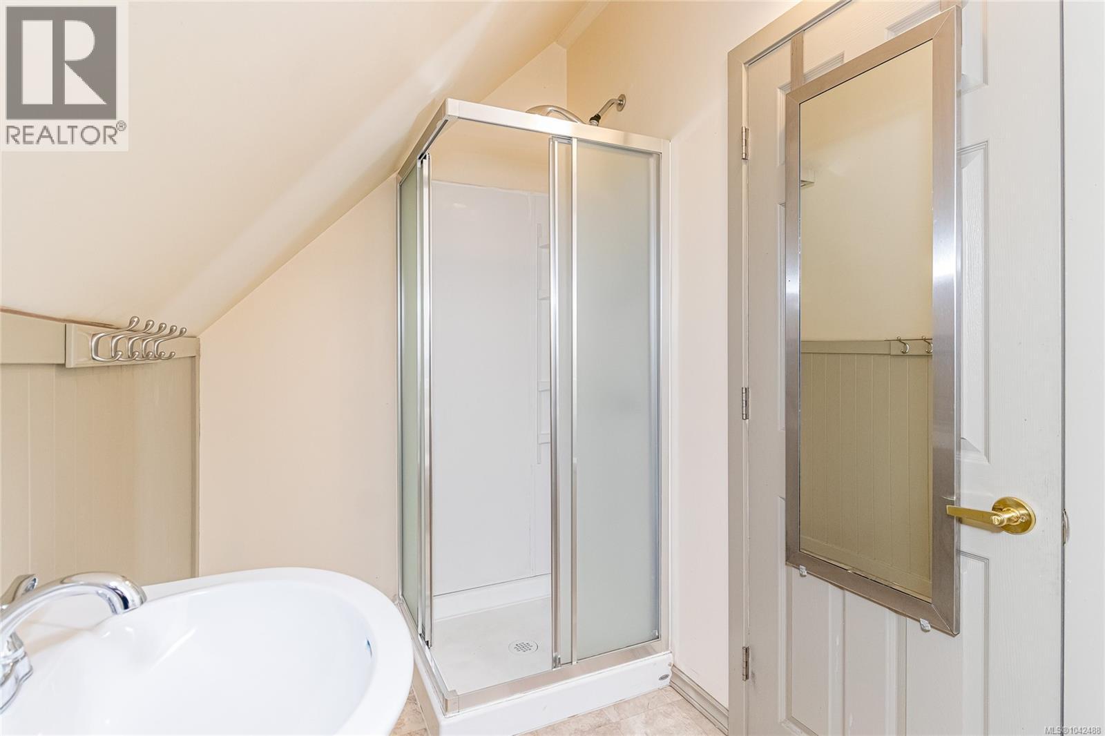 84 Lakeview Ave - 26
