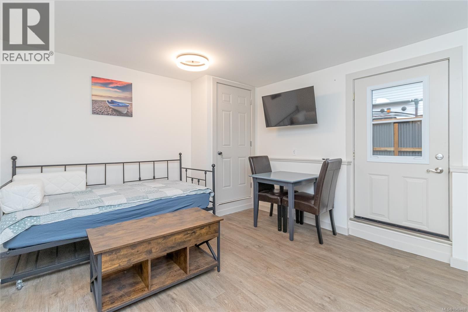 84 Lakeview Ave - 28