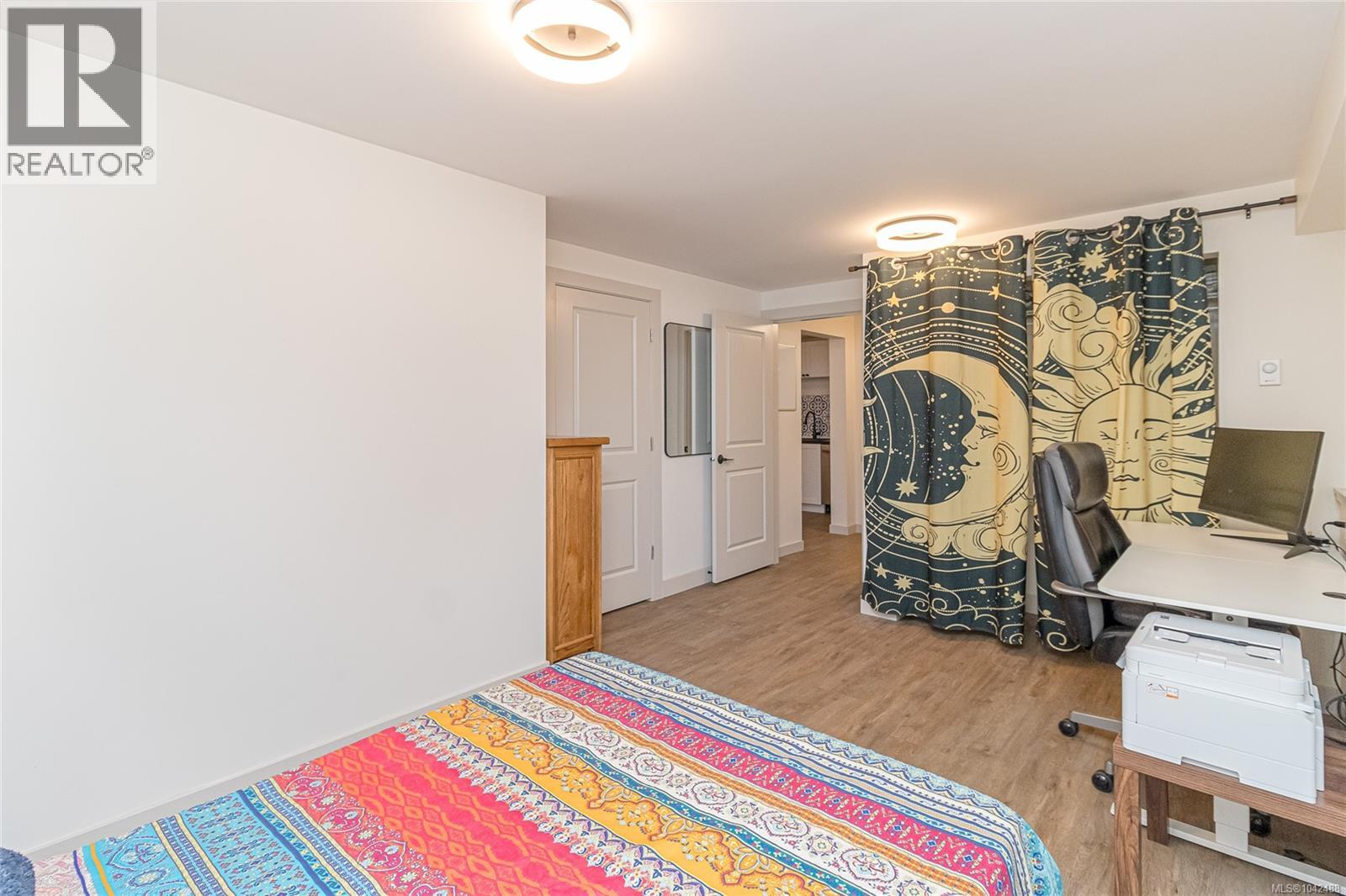 84 Lakeview Ave - 34