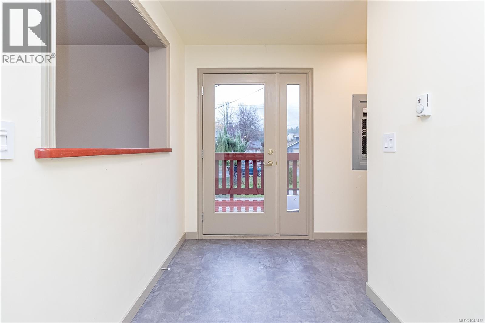 84 Lakeview Ave - 6