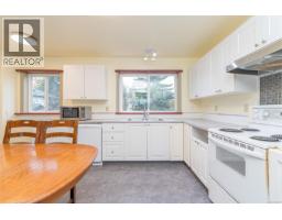Living room - 84 Lakeview Ave, Lake Cowichan, BC V0R2G0 Photo 13