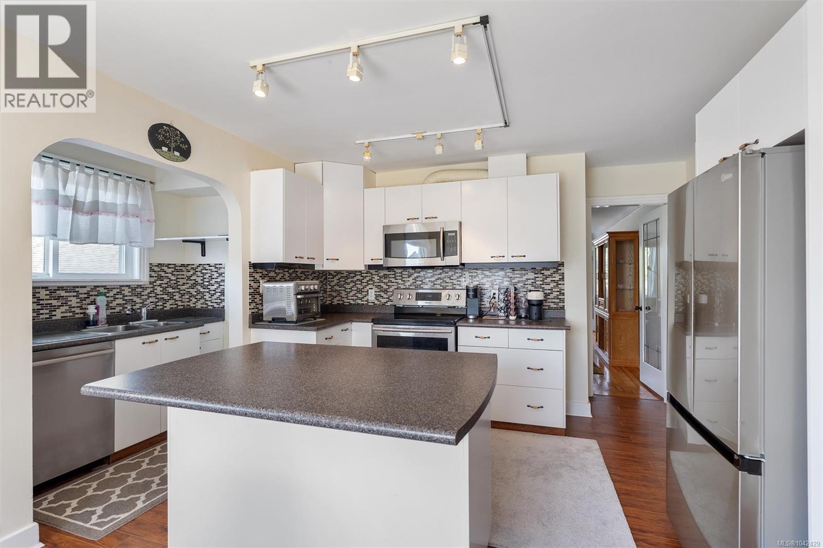 3161 Donald St - 5