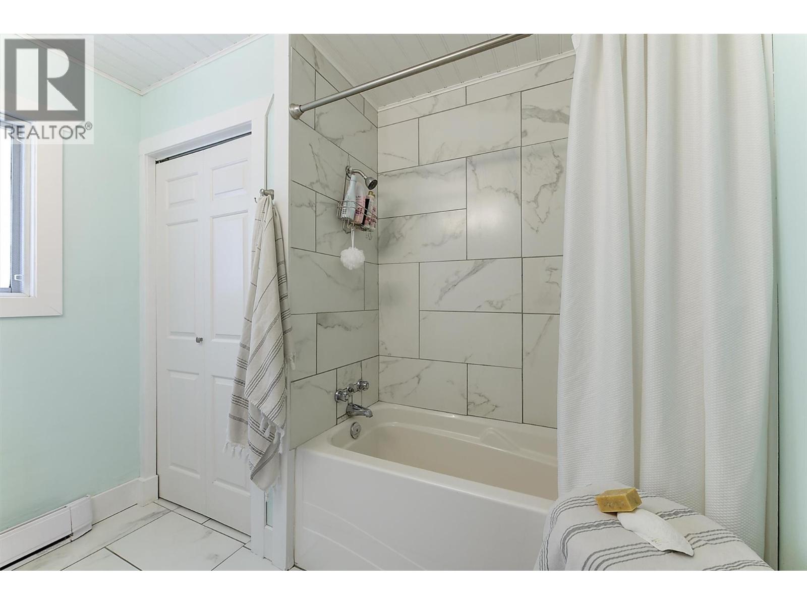 4172 San Clemente Avenue - 35