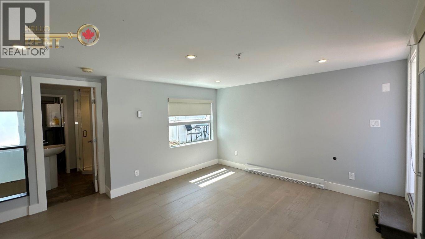 102 1525 BELLEVUE AVENUE, West Vancouver