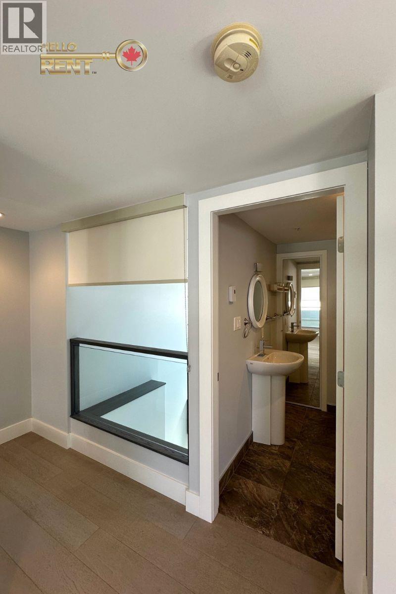 102 1525 BELLEVUE AVENUE, West Vancouver