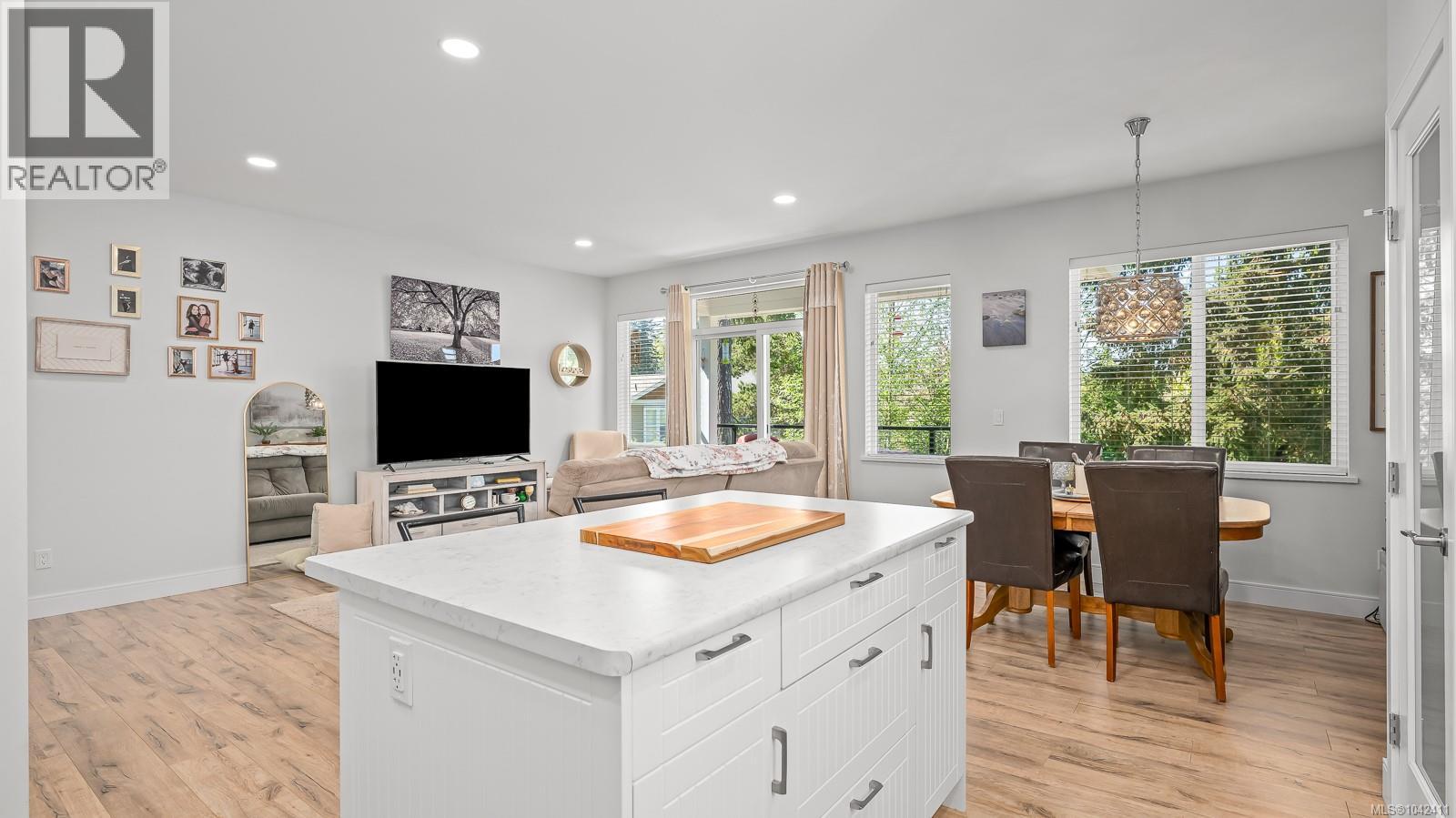 2563 Brookfield Dr - 23