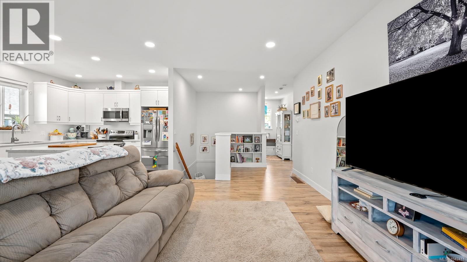 2563 Brookfield Dr - 27