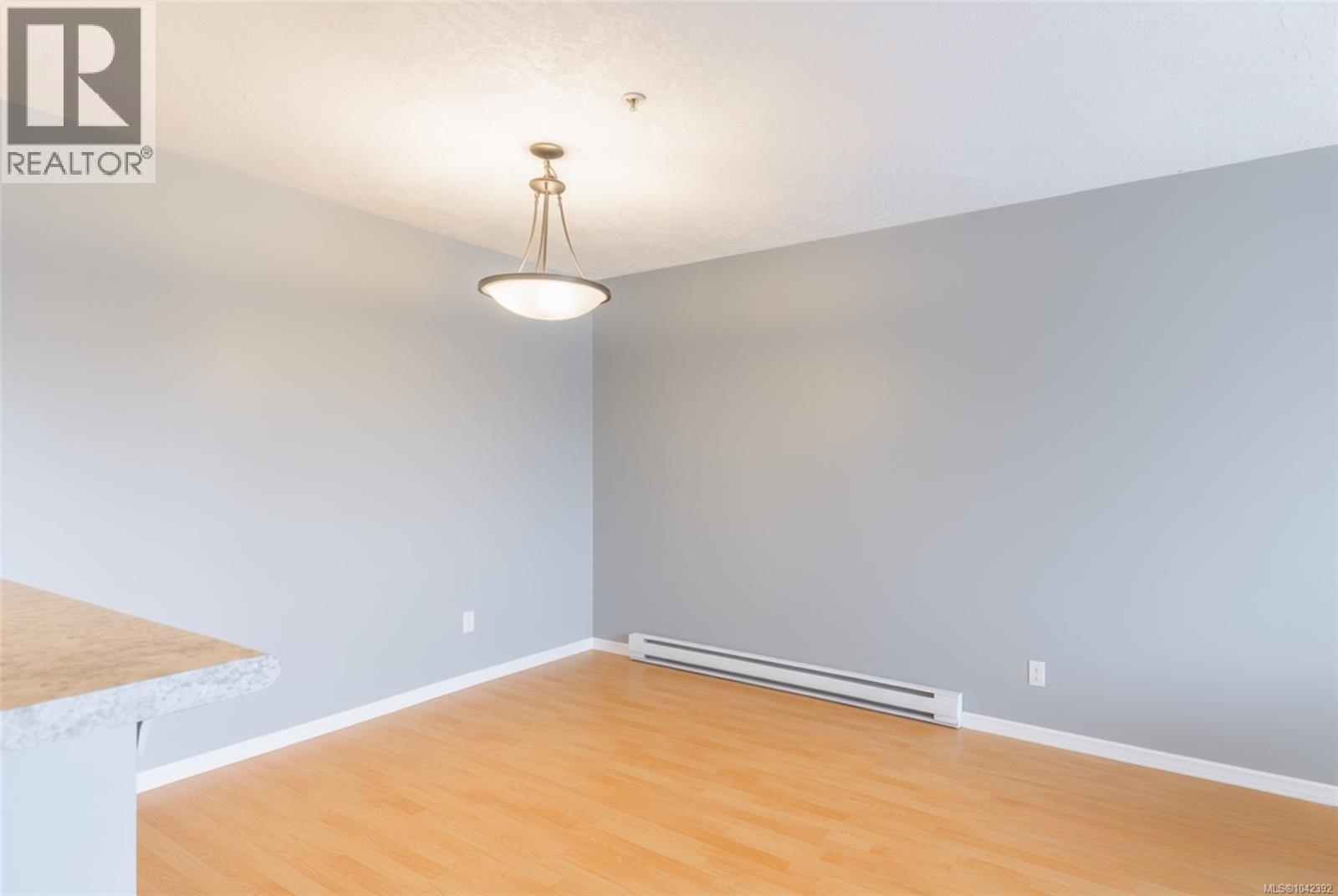 #10 8 White St - 10
