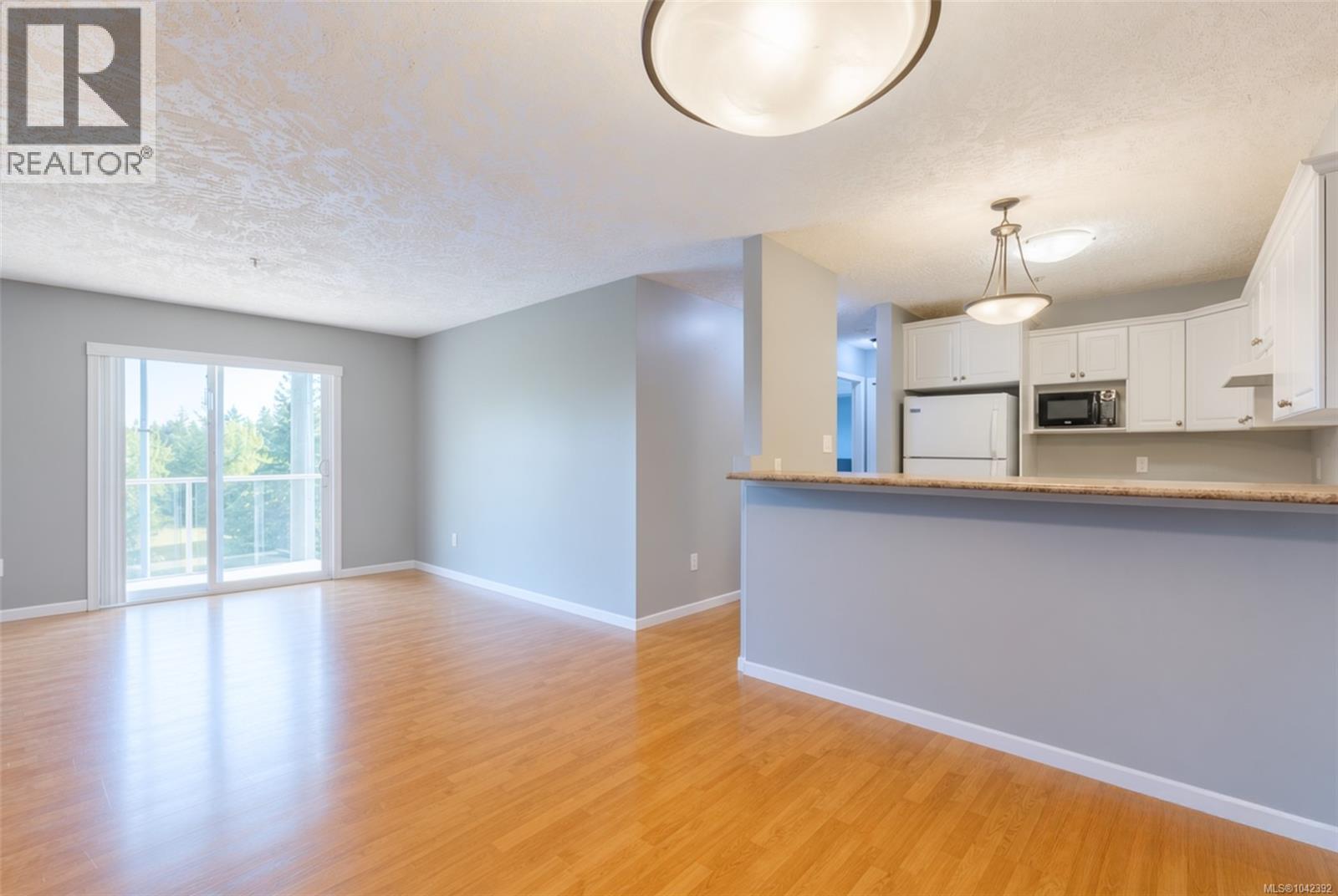 #10 8 White St - 11