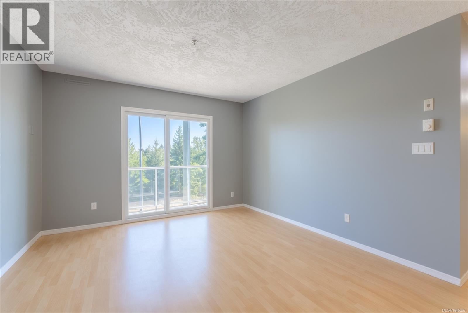 #10 8 White St - 12