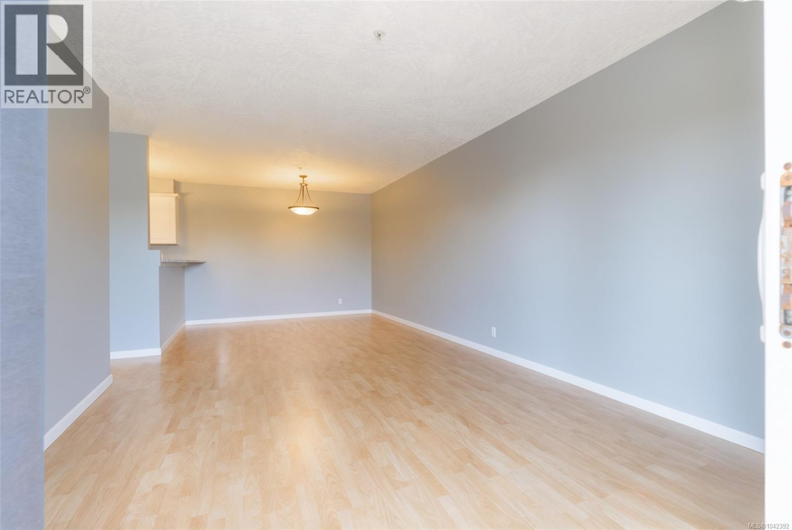 #10 8 White St - 14