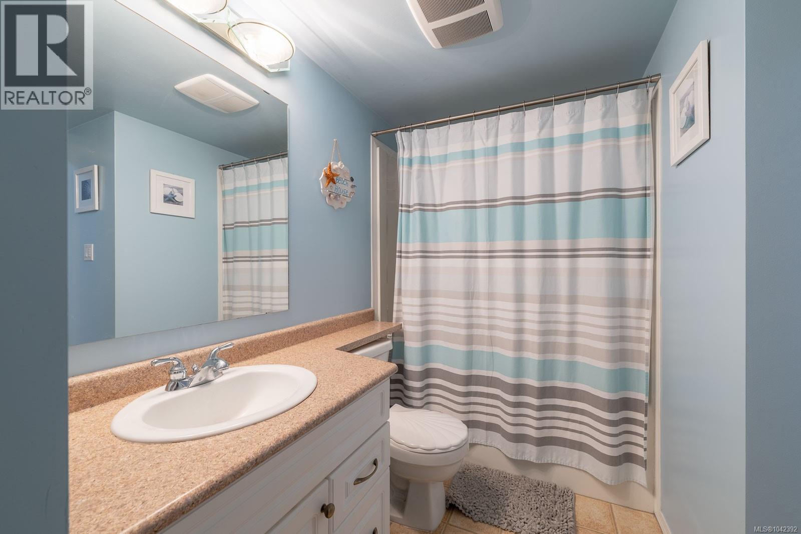 #10 8 White St - 18