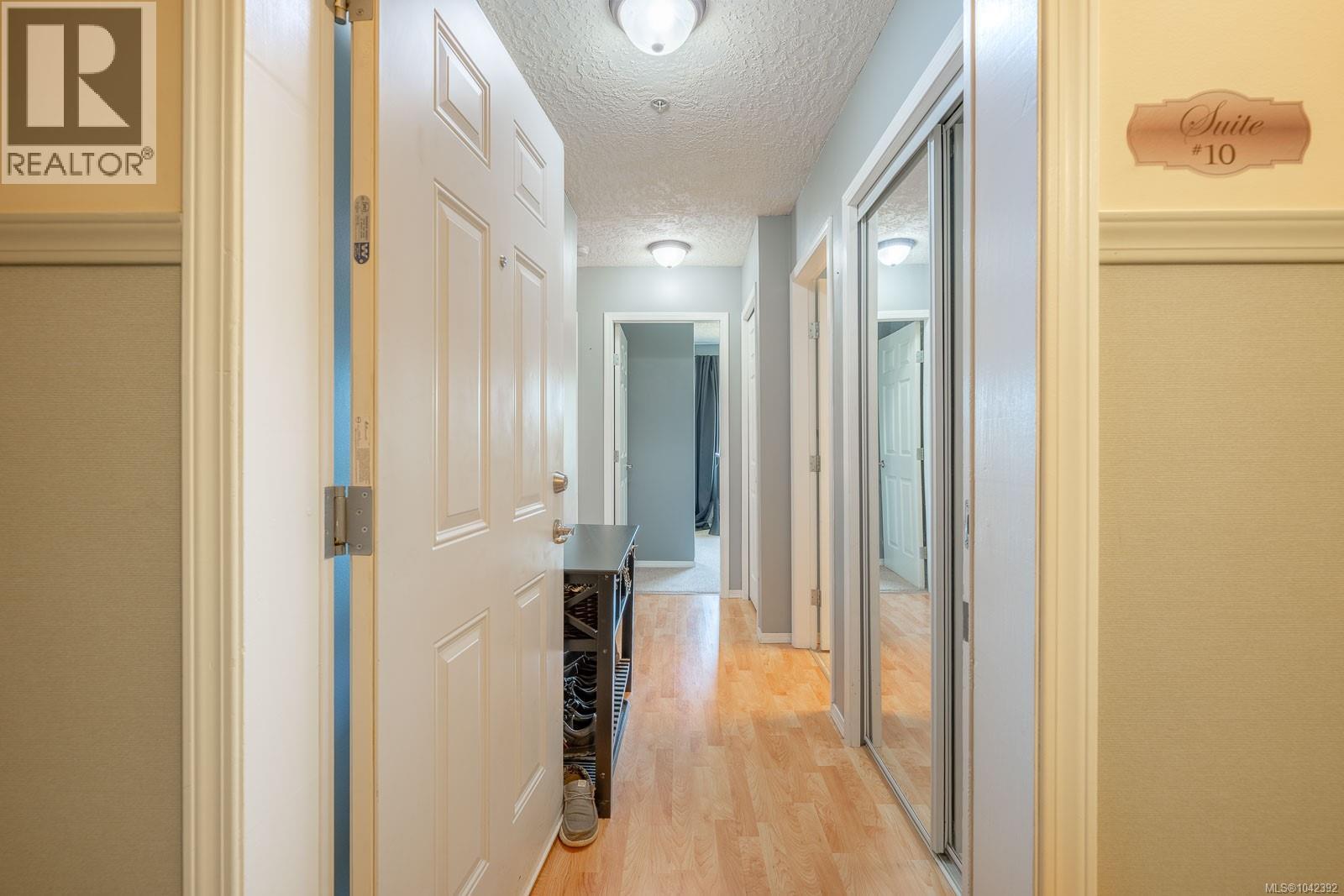 #10 8 White St - Image 2