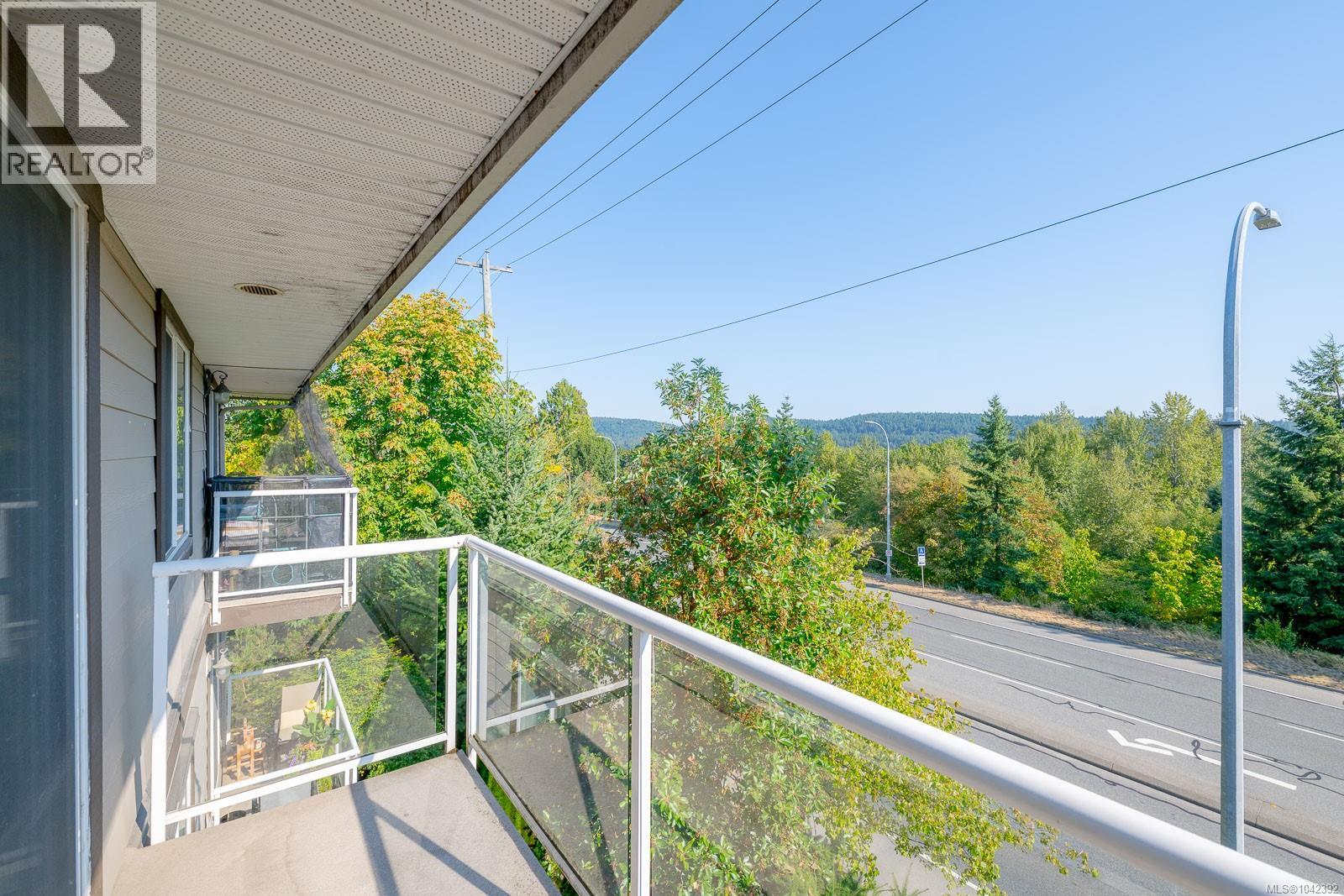 #10 8 White St - 20
