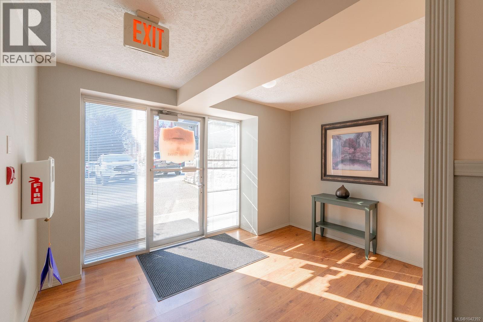 #10 8 White St - 23
