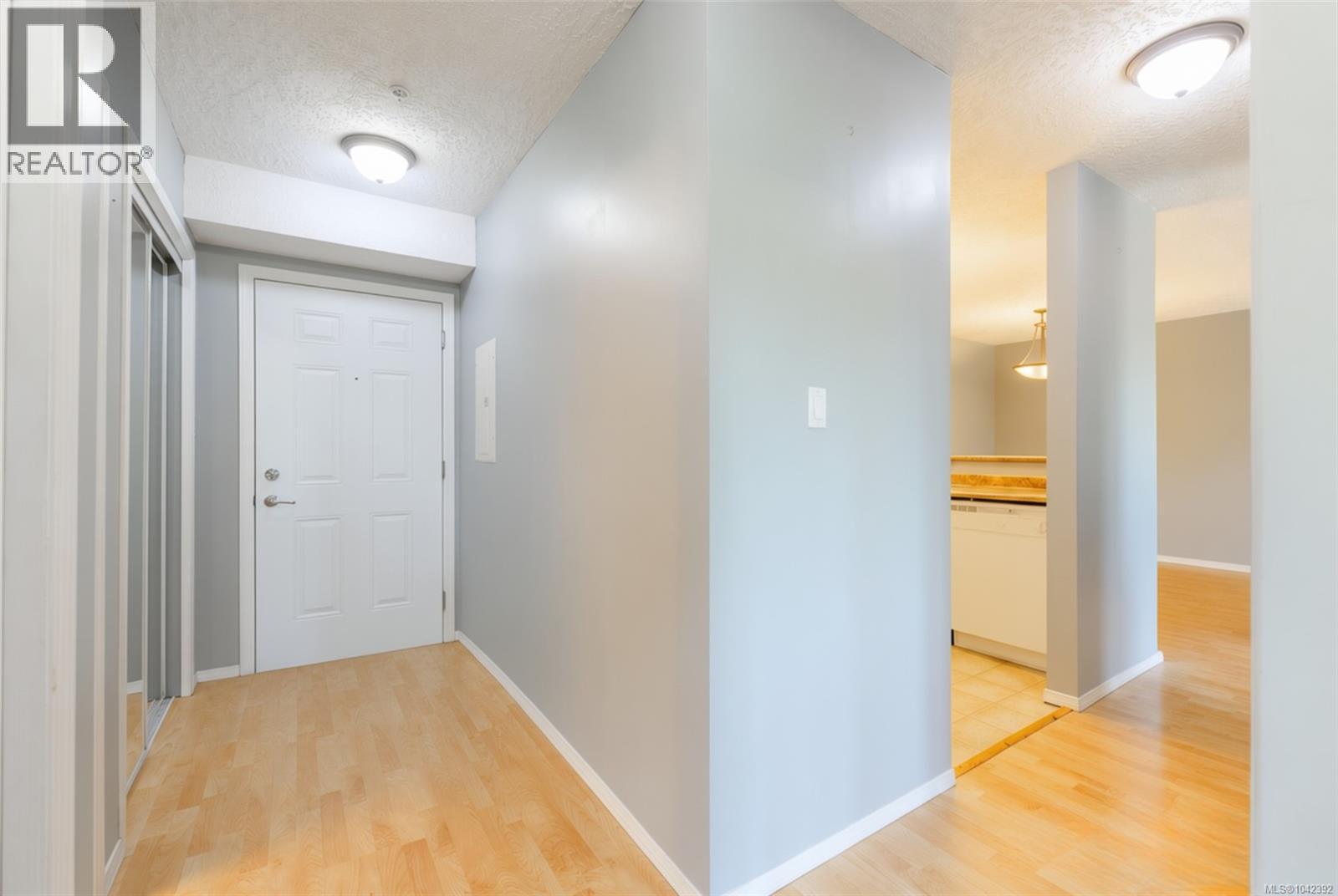 #10 8 White St - Image 3
