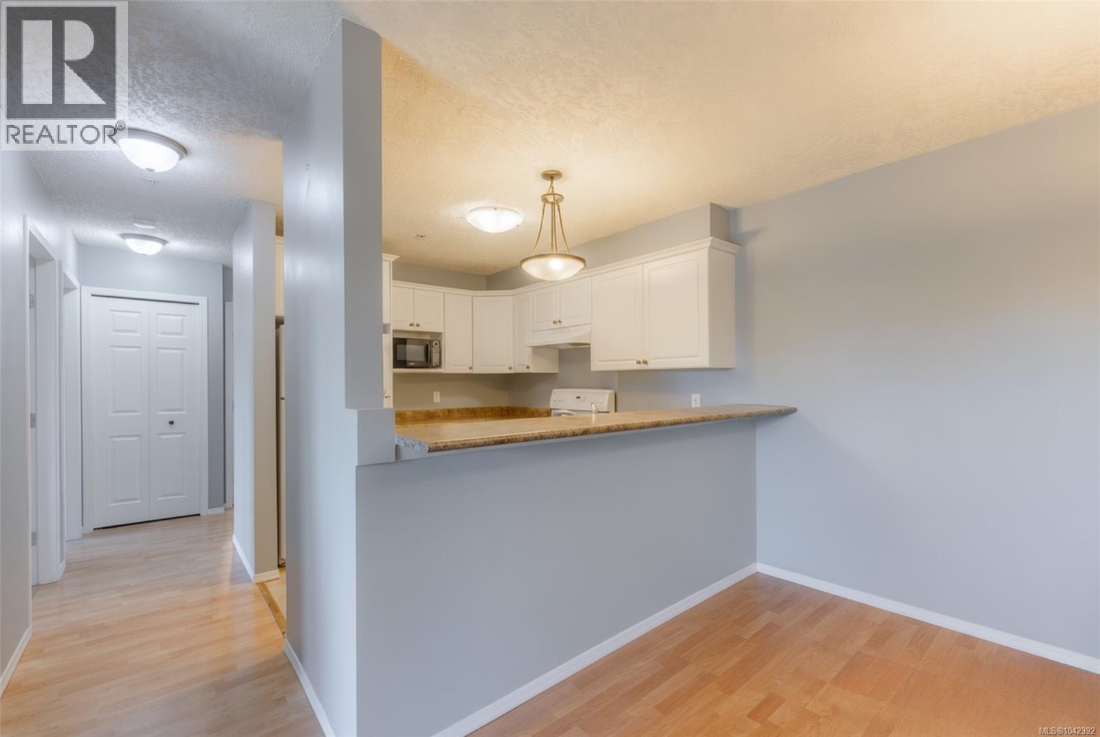 #10 8 White St - Image 9