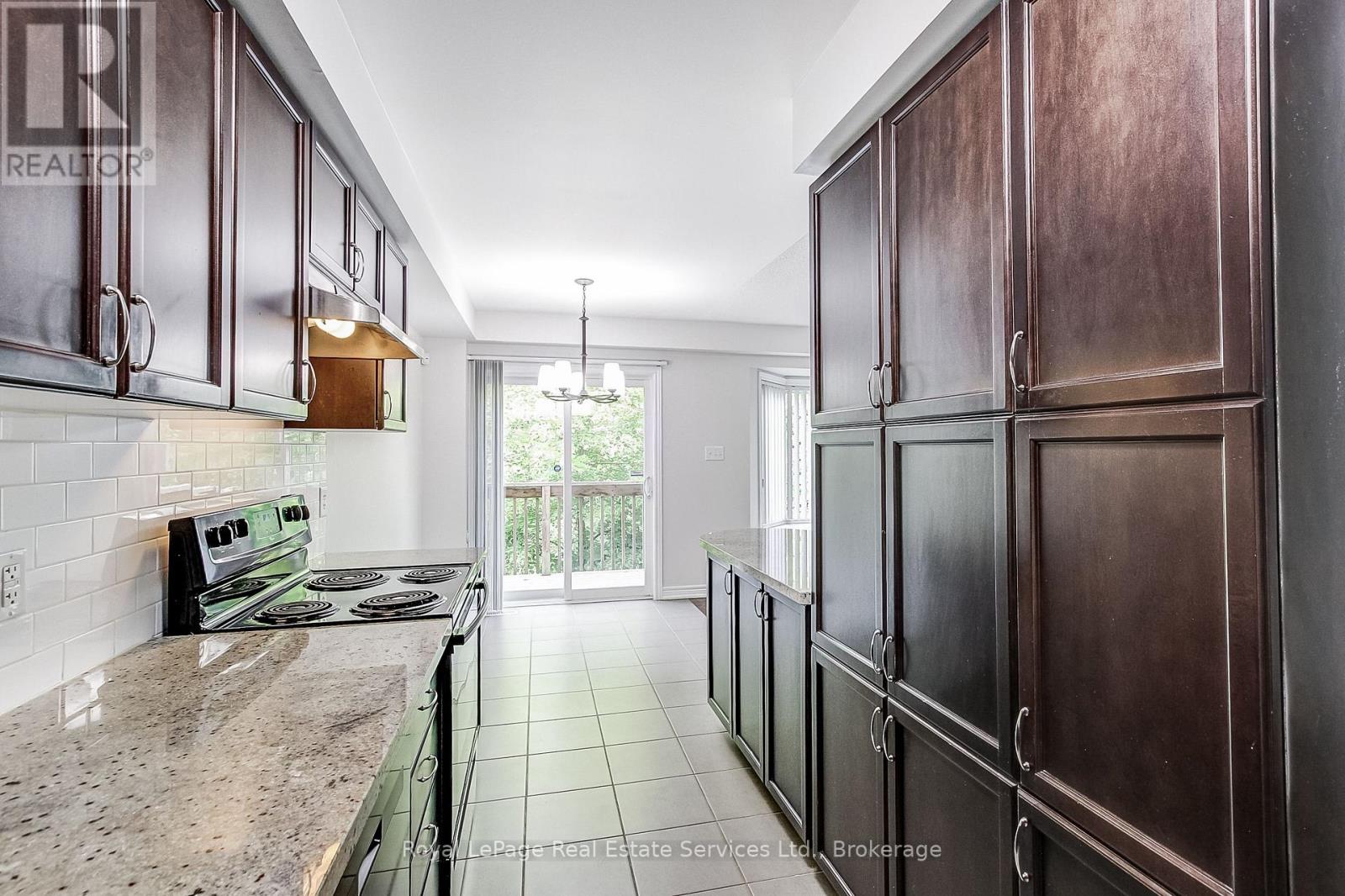 #22 233 DUSKYWING WAY - 19