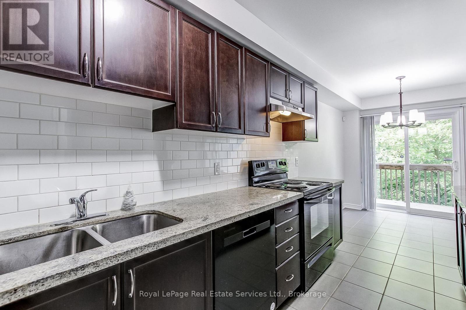 #22 233 DUSKYWING WAY - 18