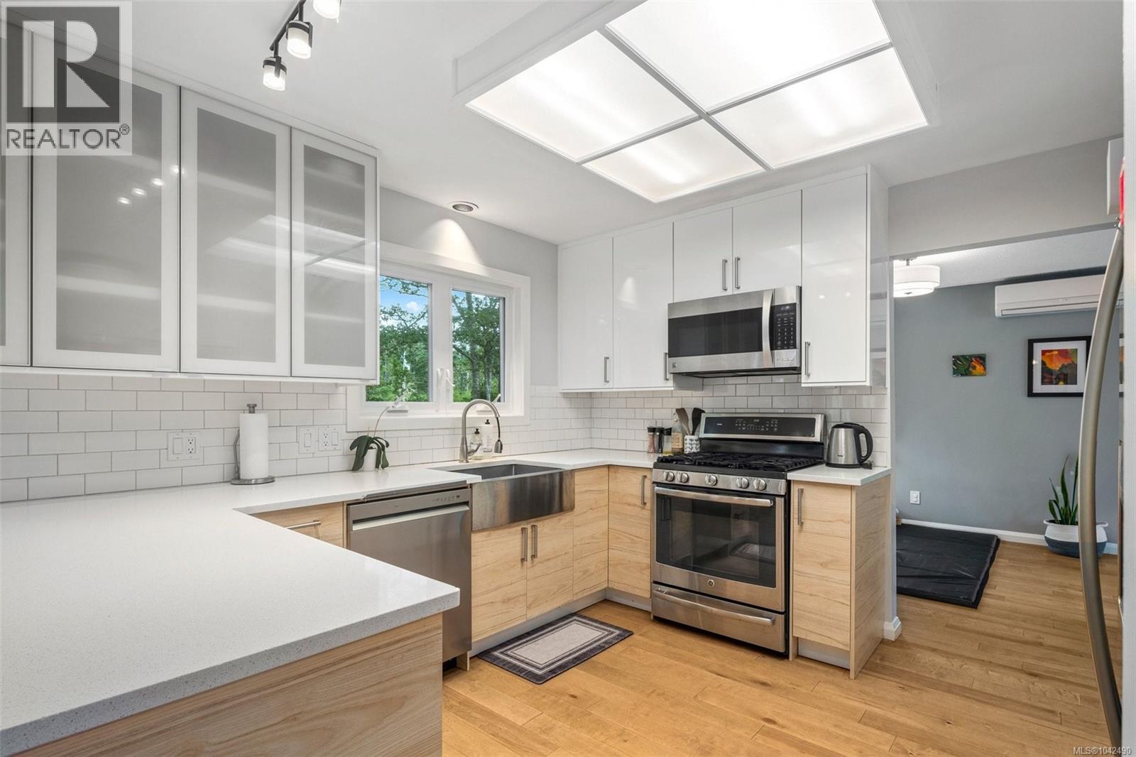 335 Damon Dr - 10