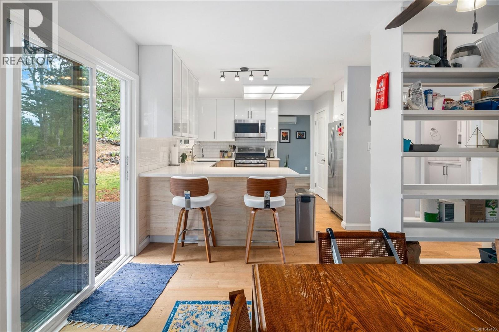 335 Damon Dr - 11