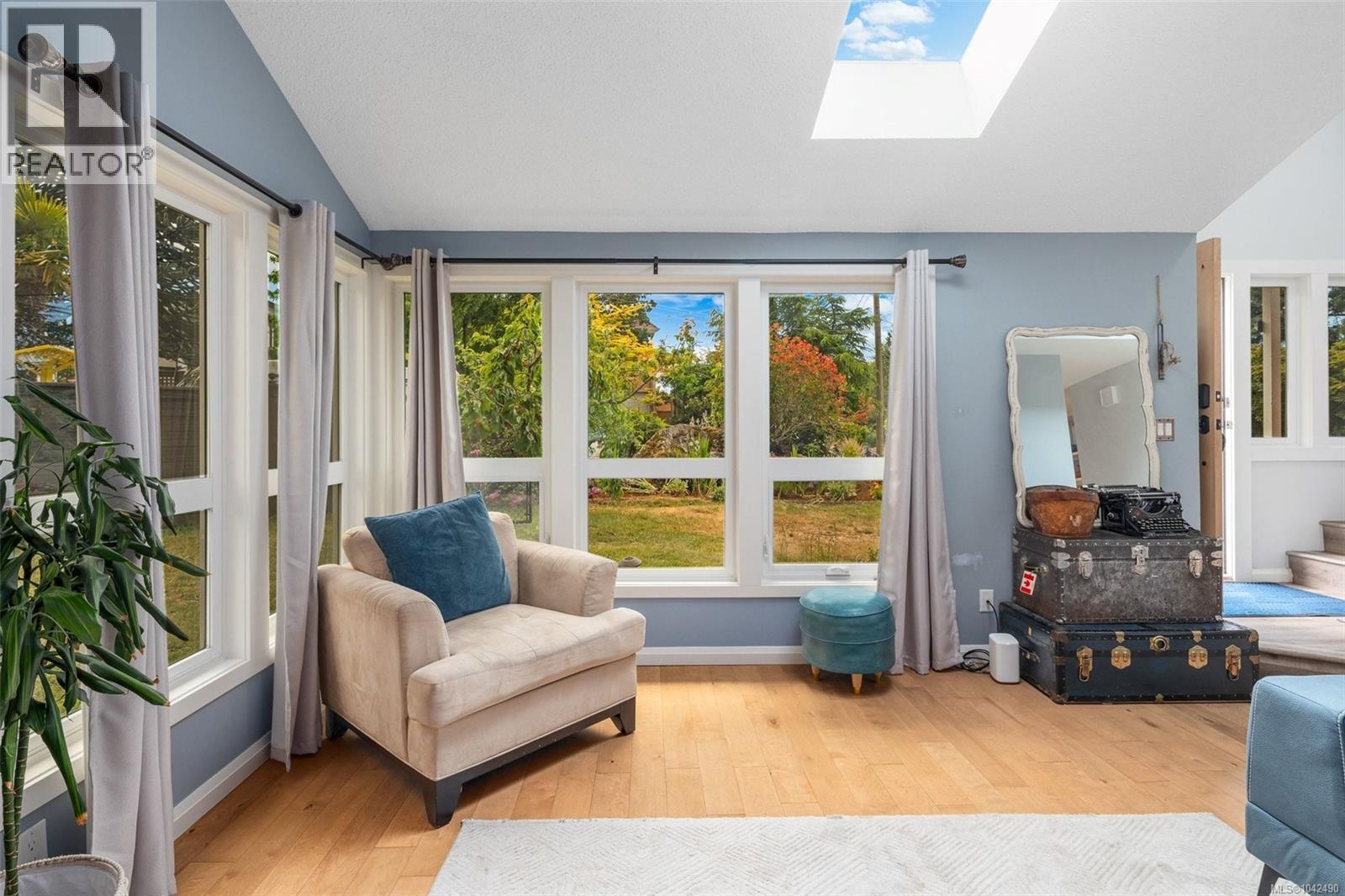 335 Damon Dr - 8