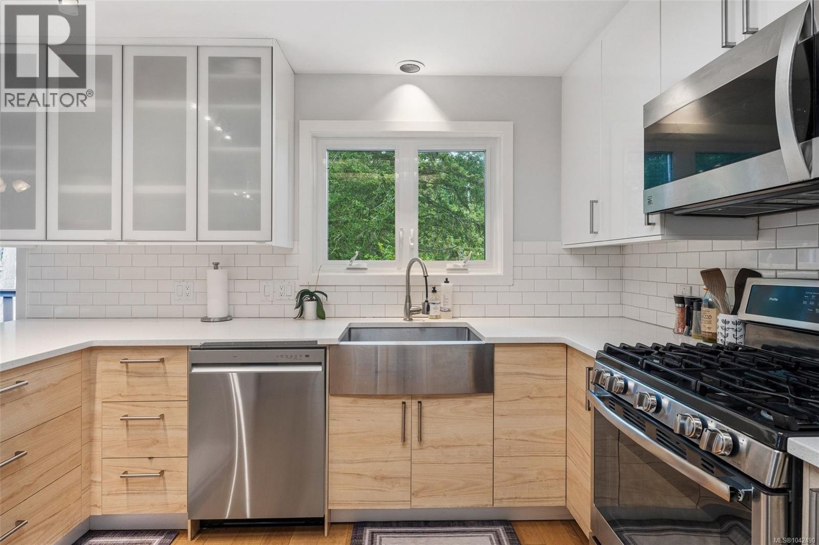 335 Damon Dr - 9