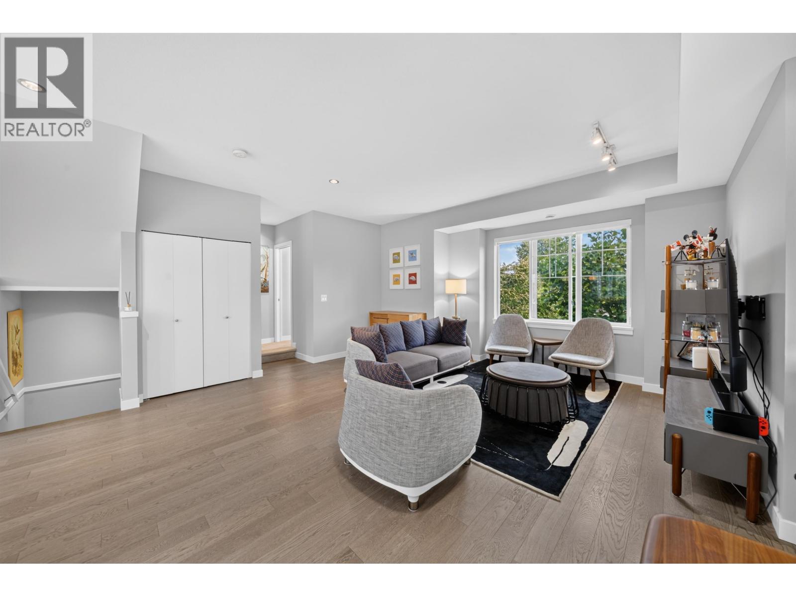 4 7180 LECHOW STREET, Richmond