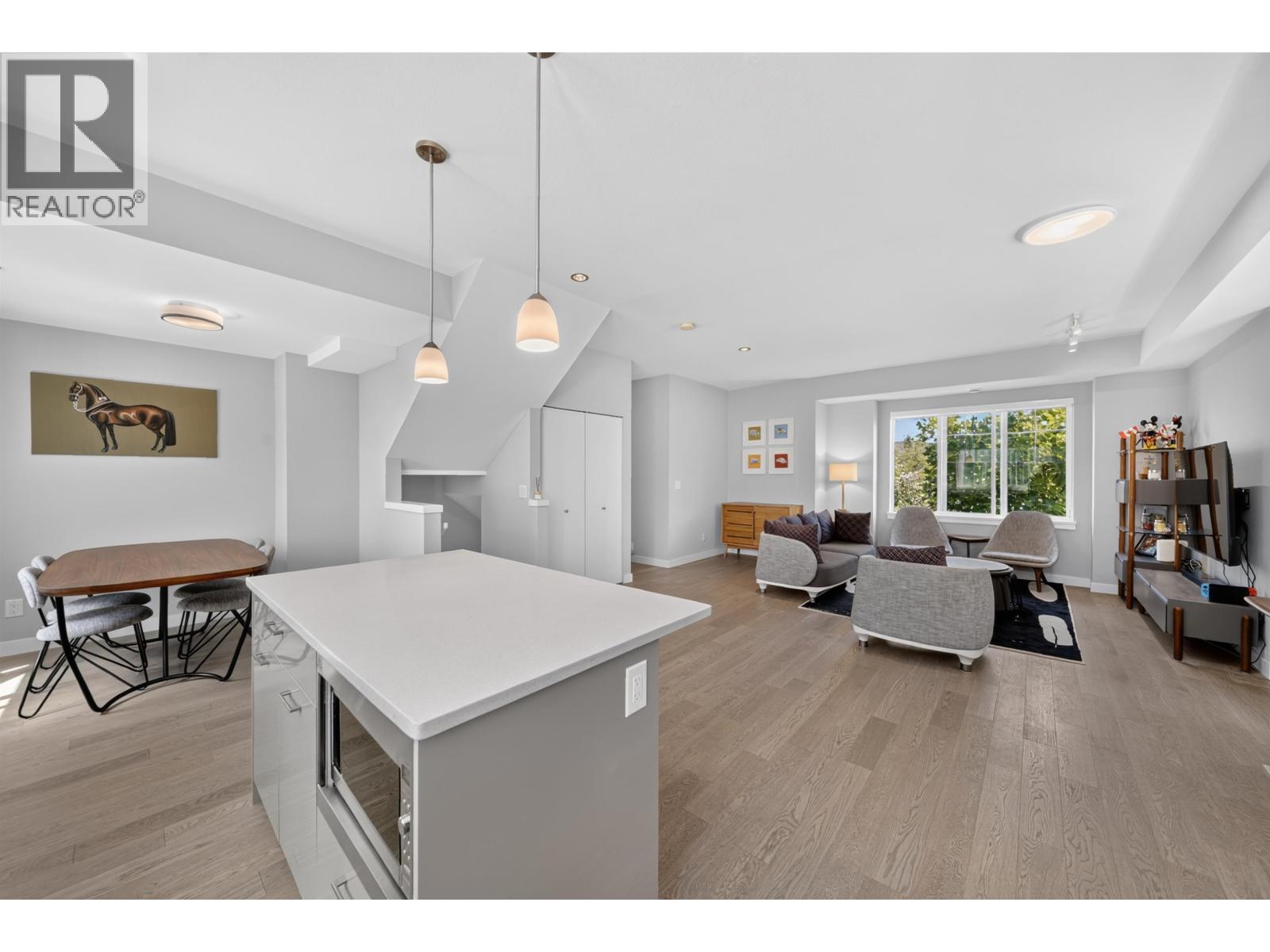 4 7180 LECHOW STREET, Richmond