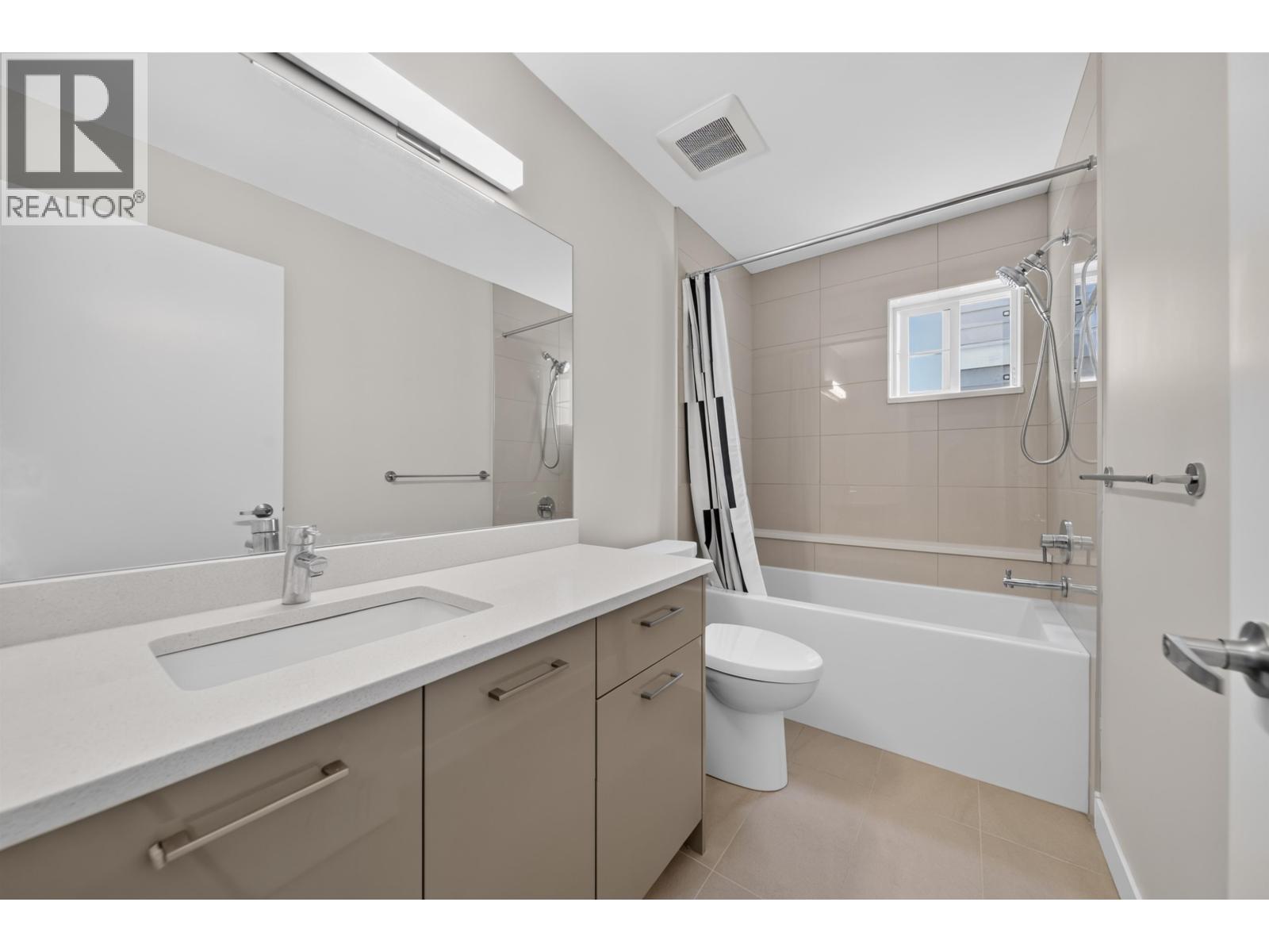 4 7180 LECHOW STREET, Richmond