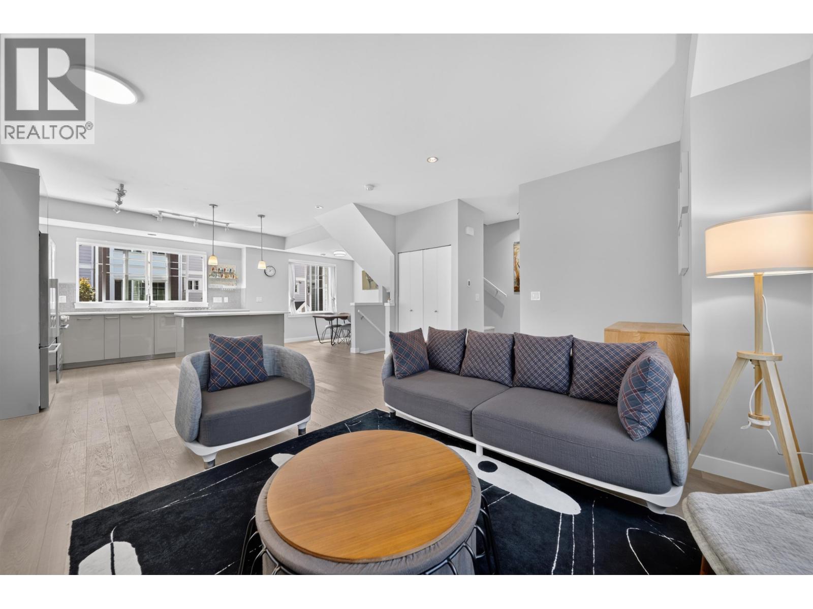 4 7180 LECHOW STREET, Richmond