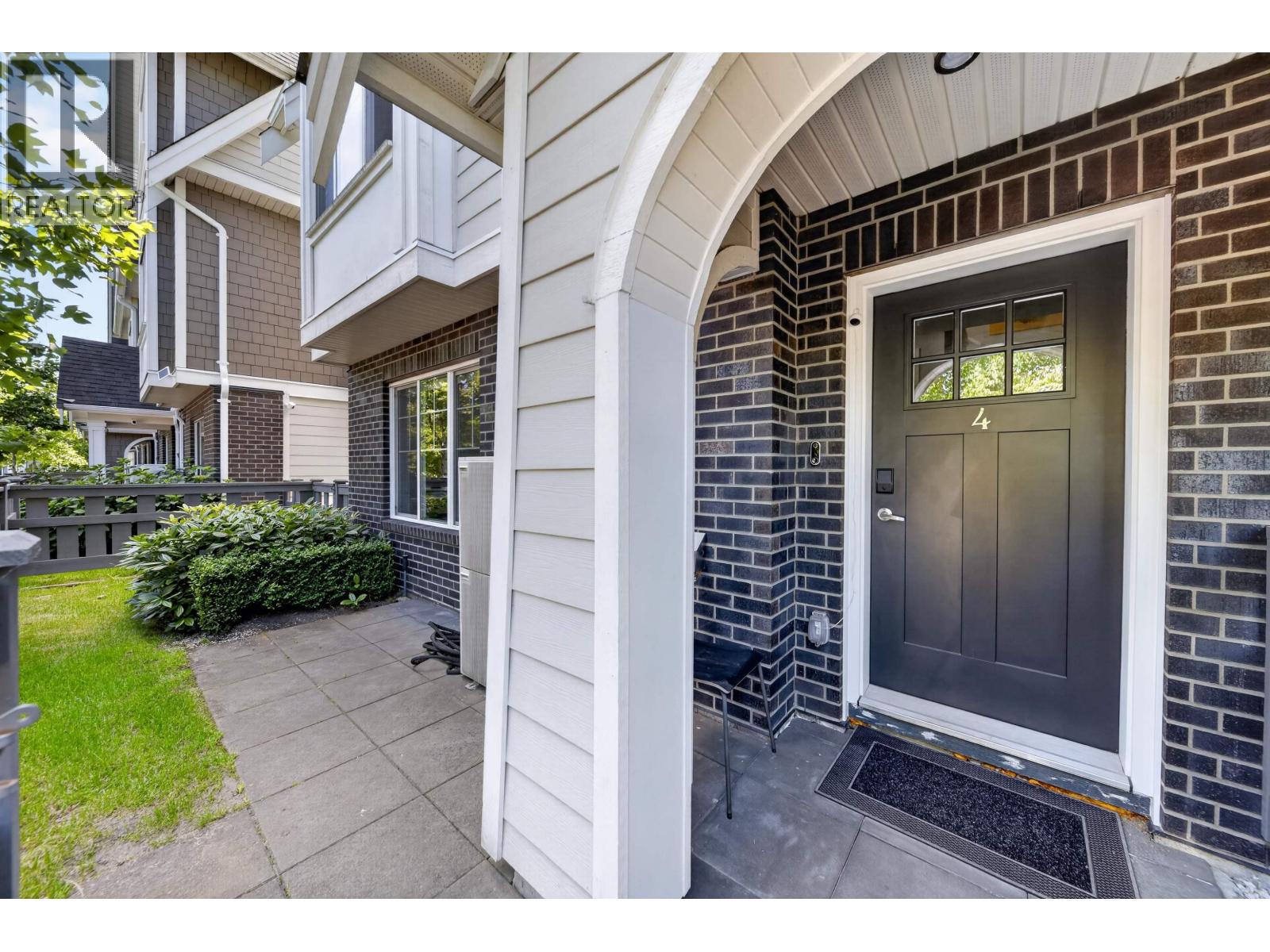 4 7180 LECHOW STREET, Richmond