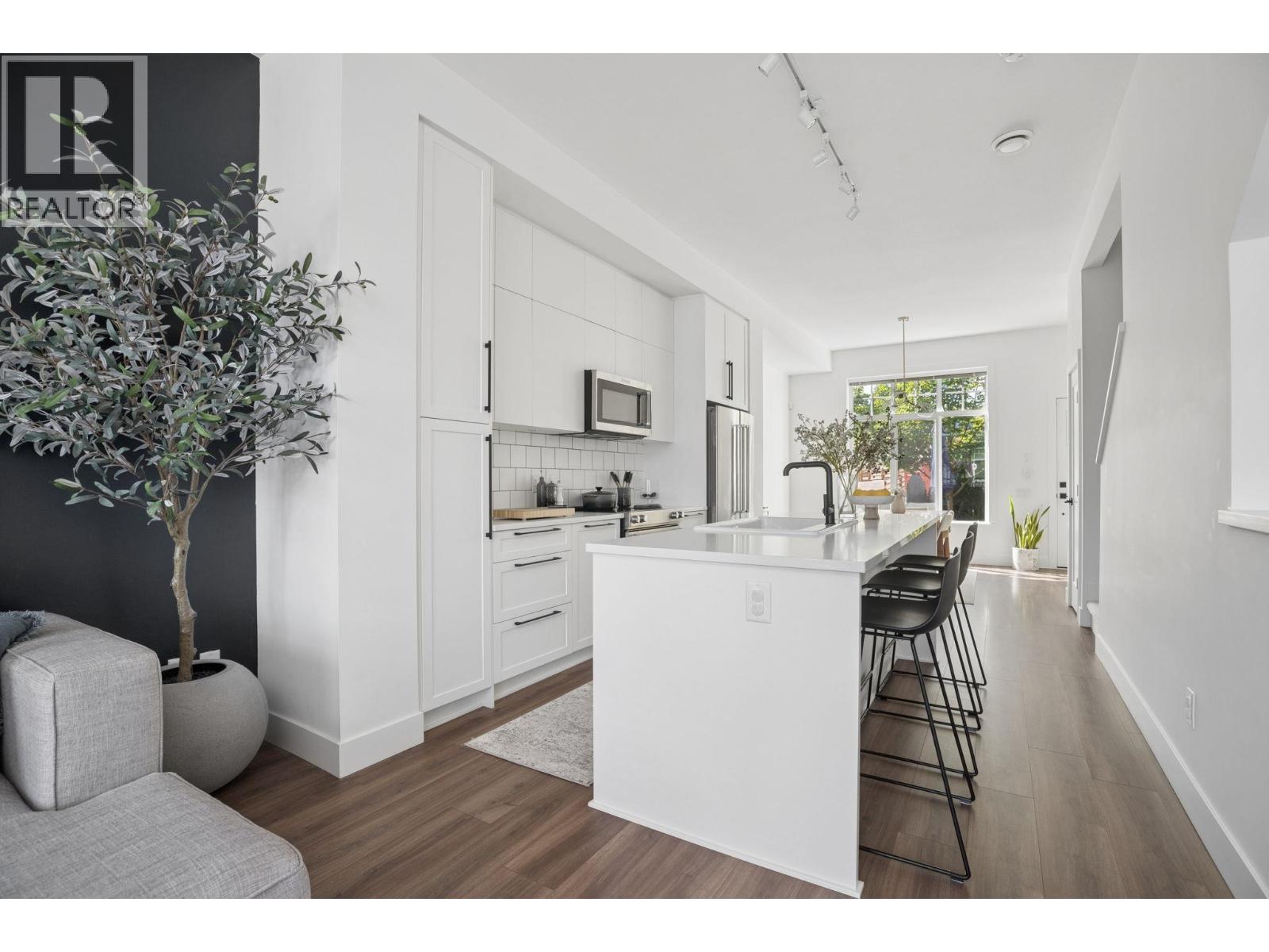 45 3552 VICTORIA DRIVE, Coquitlam