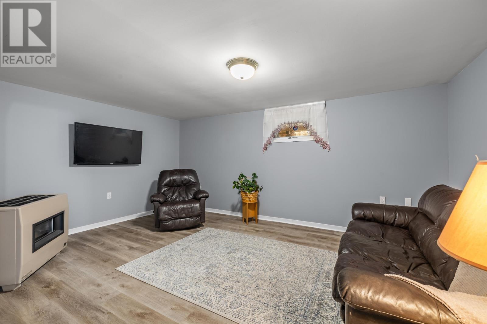 20 MacArthur Drive - 27