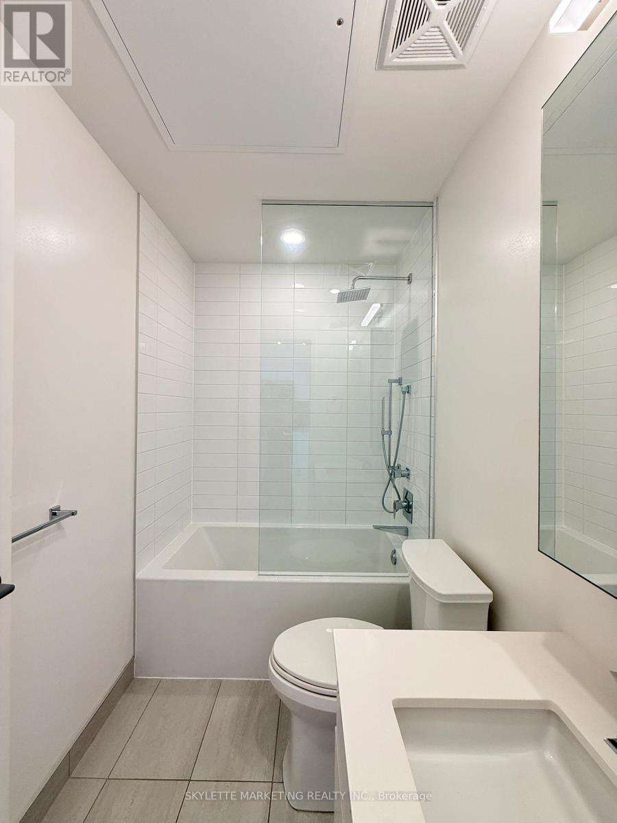 #3607 20 LOMBARD STREET - 26
