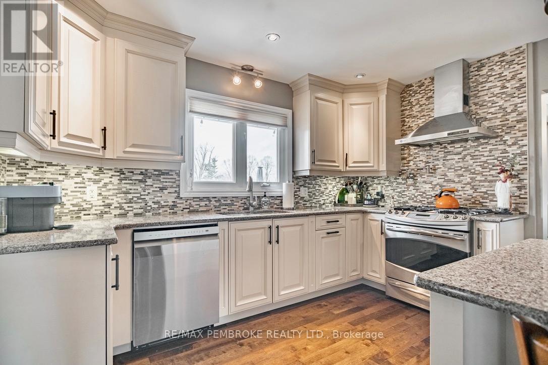 282 CLEMOW AVENUE - 10