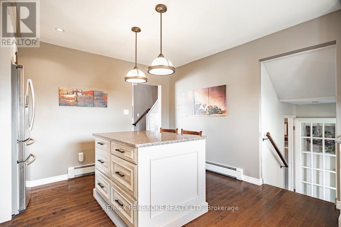 282 CLEMOW AVENUE - 12
