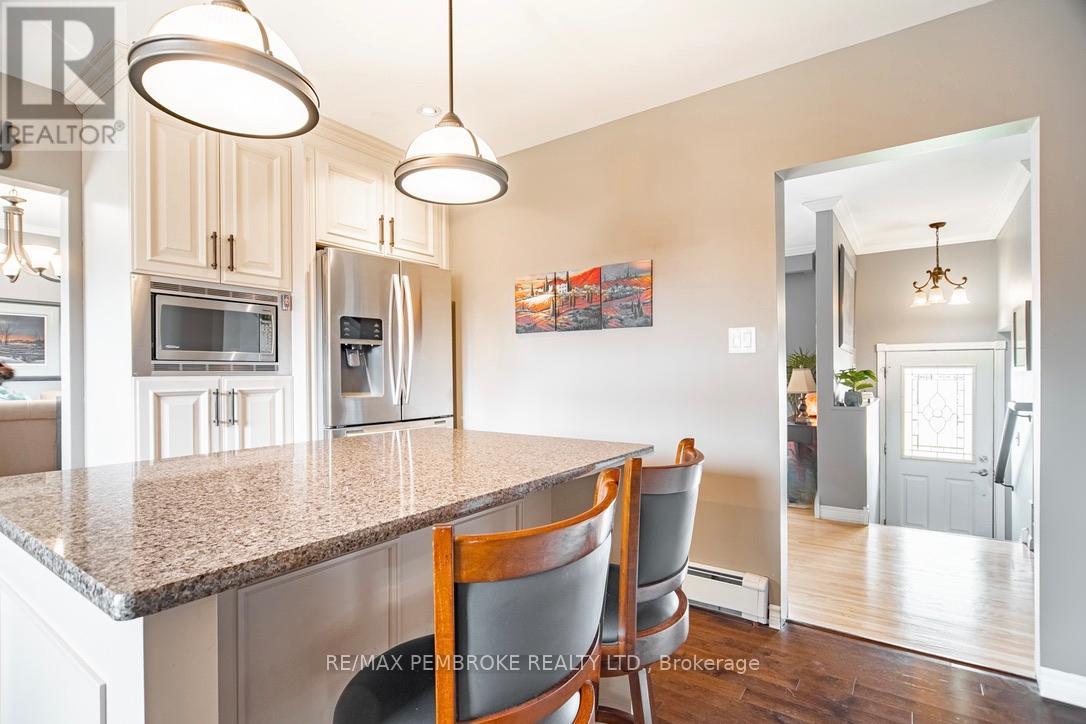 282 CLEMOW AVENUE - 13