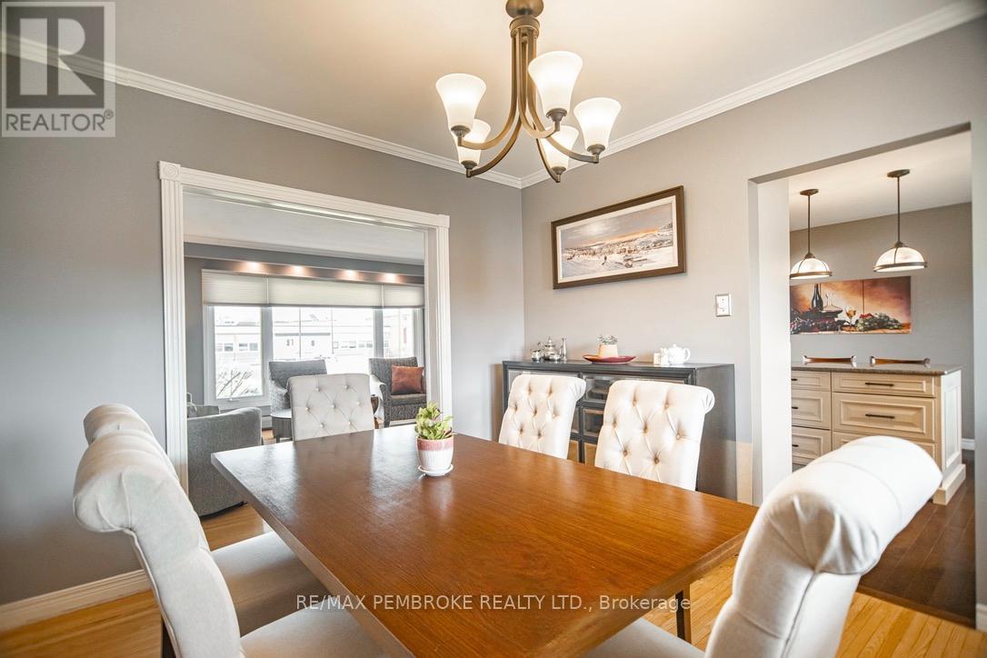 282 CLEMOW AVENUE - 16
