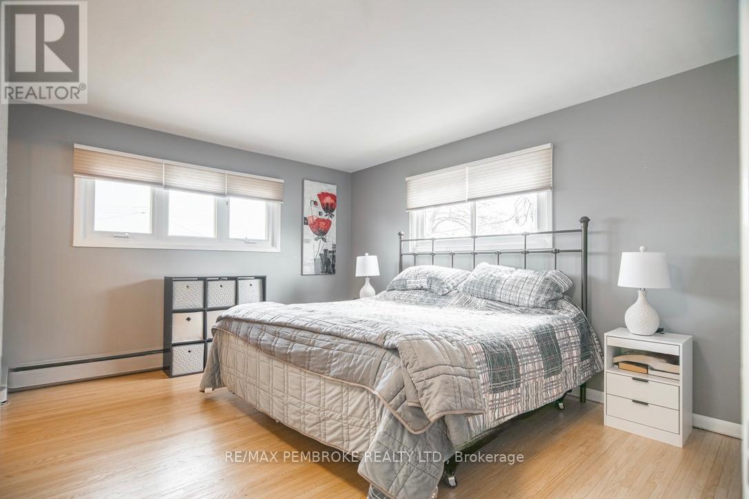282 CLEMOW AVENUE - 17
