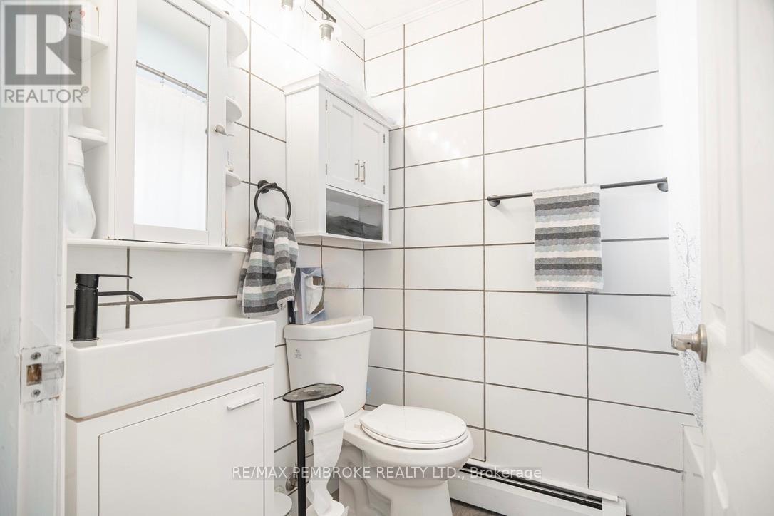 282 CLEMOW AVENUE - 19